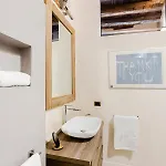 Kindness Art Historic Center 110sqm Private Parking Апартаменты Арона