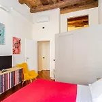 Kindness Art Historic Center 110sqm Private Parking Апартаменты Арона