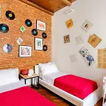 Апартаменты Kindness Art Historic Center 110sqm Private Parking Арона