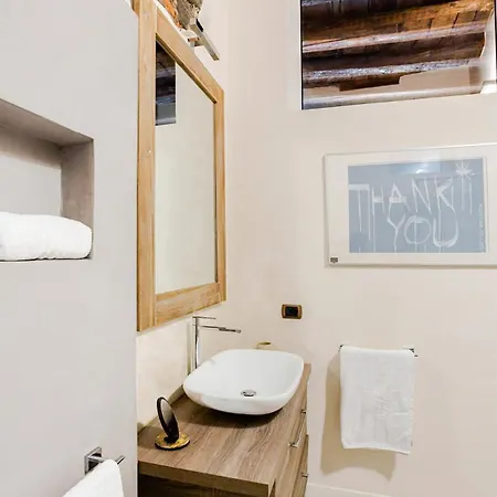 Kindness Art Historic Center 110sqm Private Parking Apartman Arona